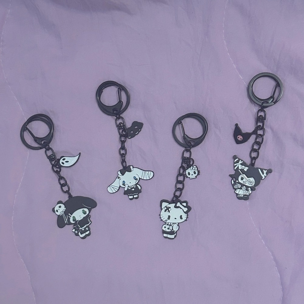 Sanrio Keychain Set - Picture 2 of 3